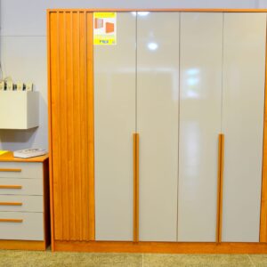 Roupeiro 6 Portas + Cômoda Guarani Chade TCIL