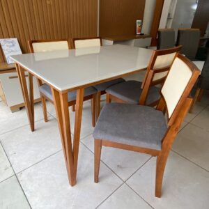 Mesa Safira com 4 Cadeiras Safira Dobue Movelaria