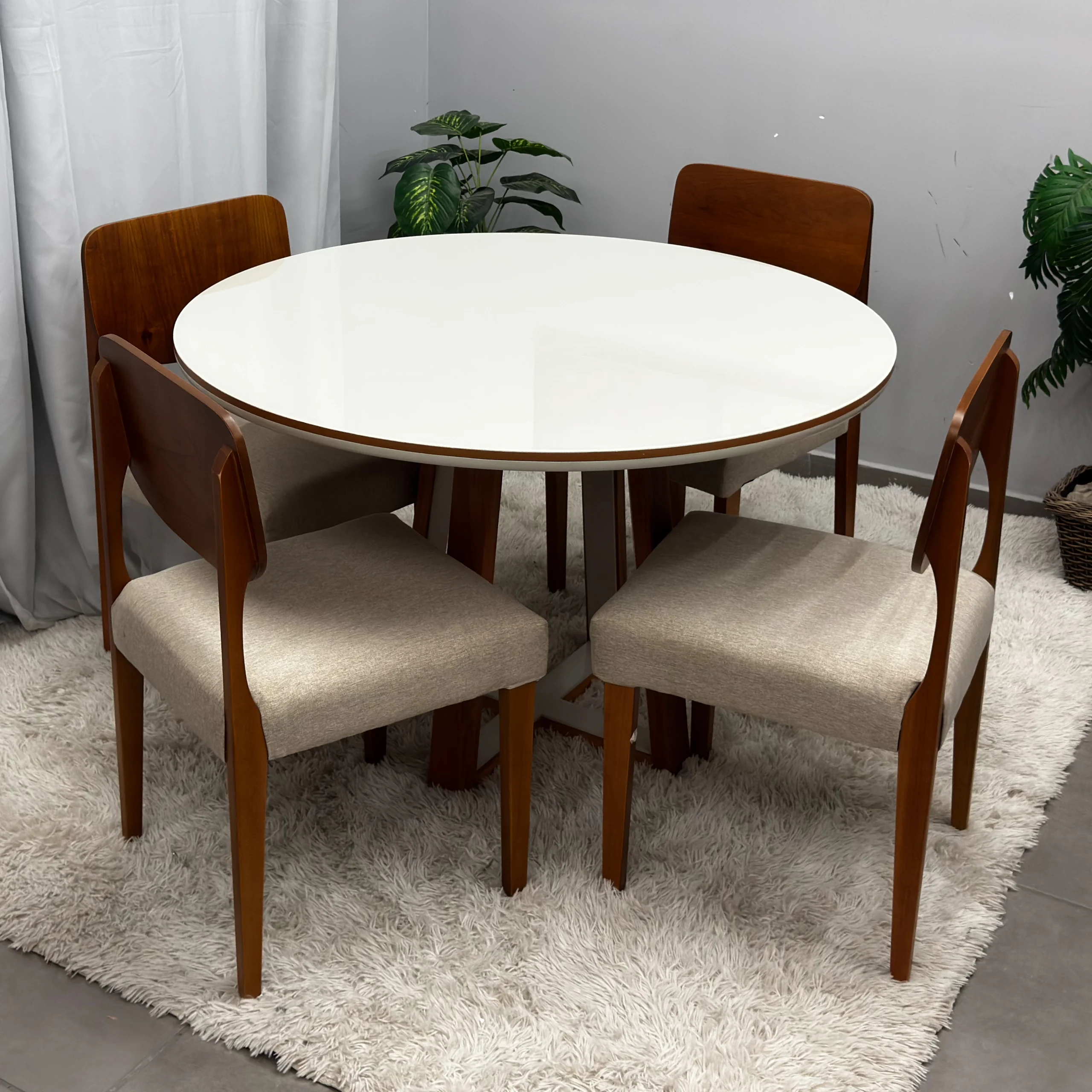 Mesa Atlanta 120 x 120 com 4 Cadeiras Barcelona