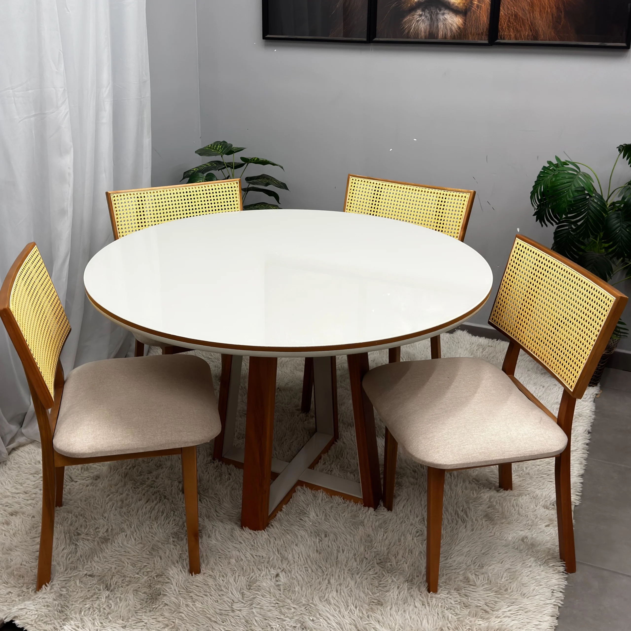 Mesa Atlanta 120 x 120 com 4 Cadeiras Diamante