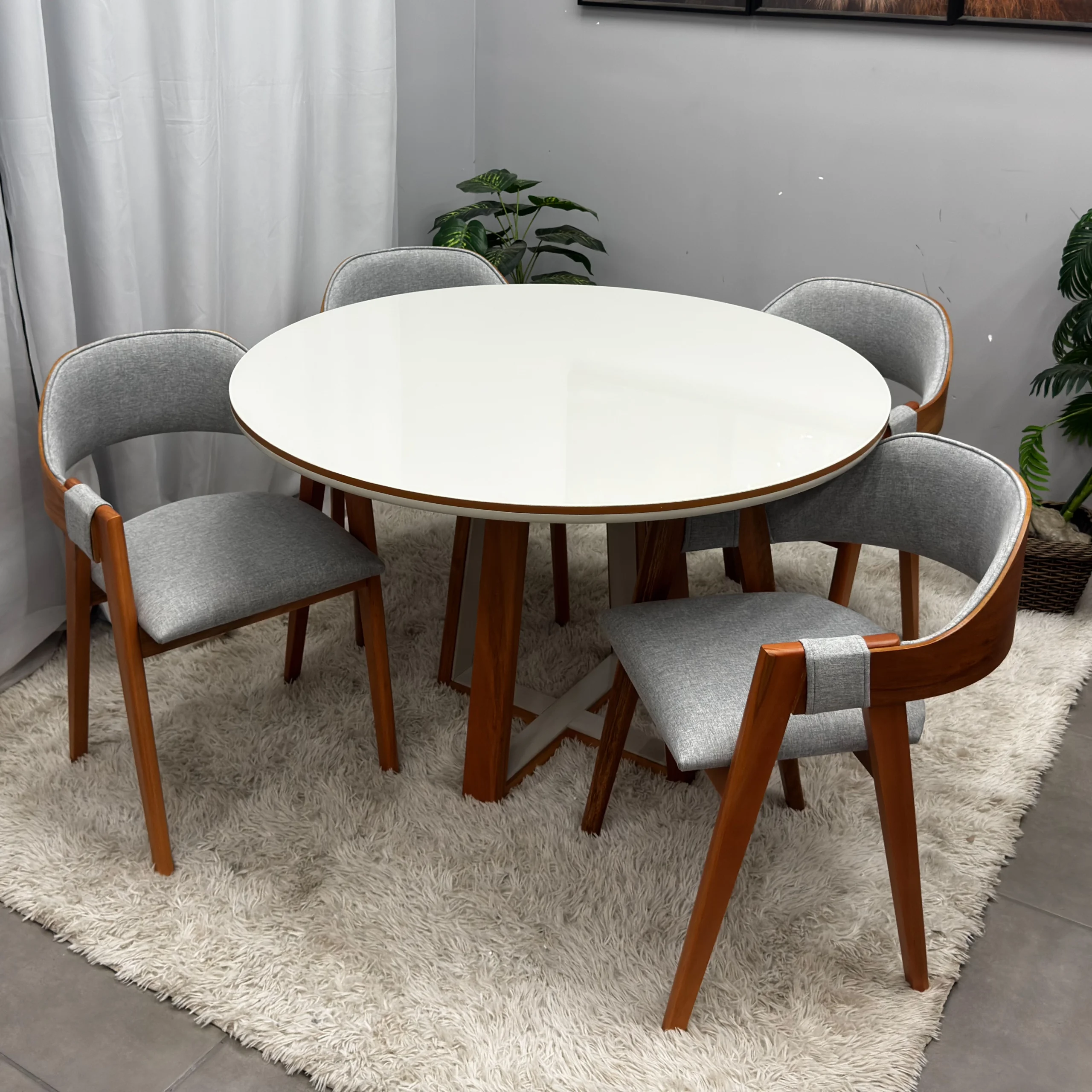 Mesa Atlanta 120 x 120 com 4 Cadeiras Pérola em Linho