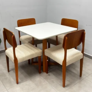 Mesa Bali 90 x 90 com 4 Cadeiras Barcelona