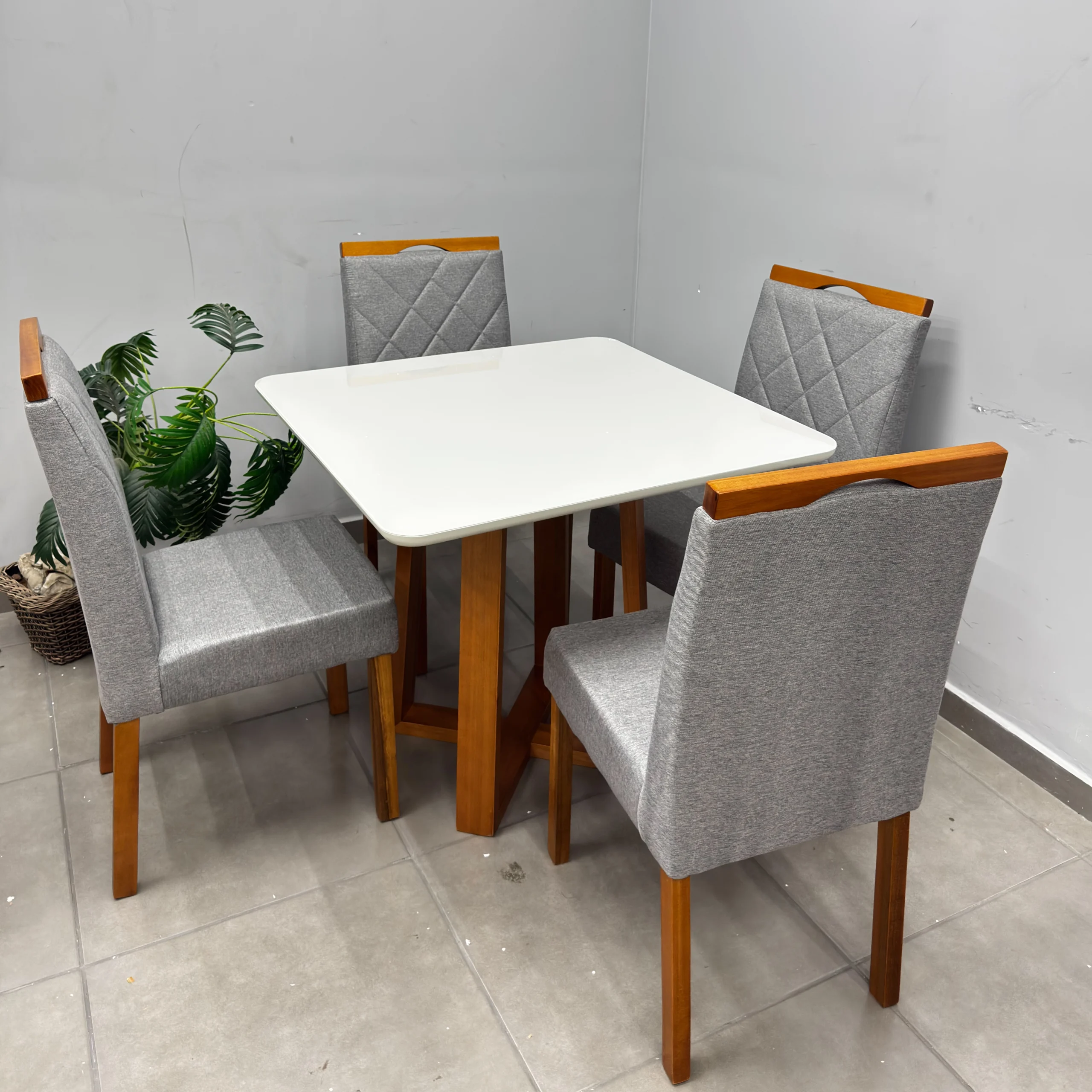 Mesa Balo 90 x 90 com 4 Cadeiras Califórnia