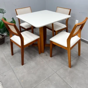Mesa Bali 90 x 90 com 4 Cadeiras Oiti