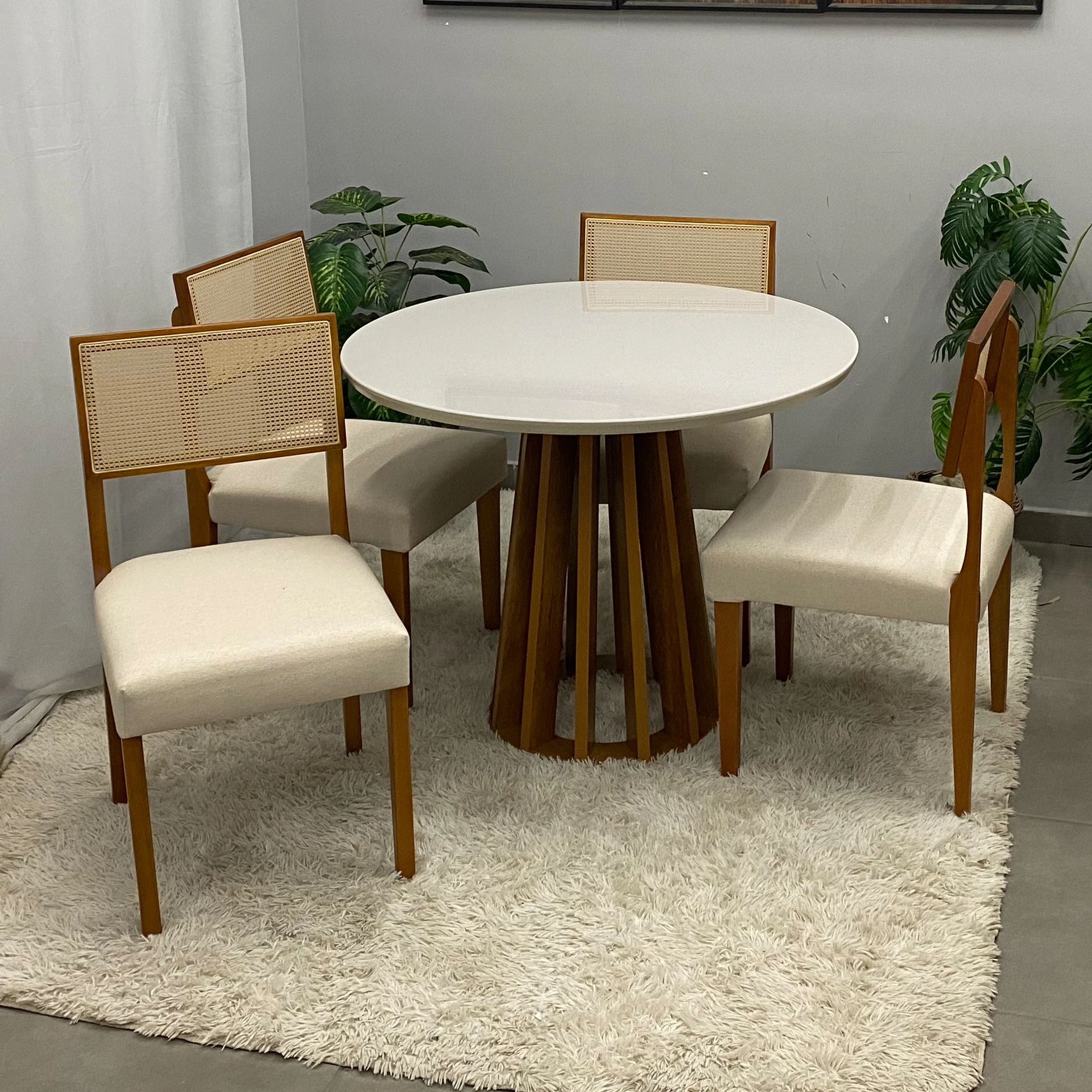 Mesa Berlim Redonda 100 x 100 com 4 Cadeiras Grecia