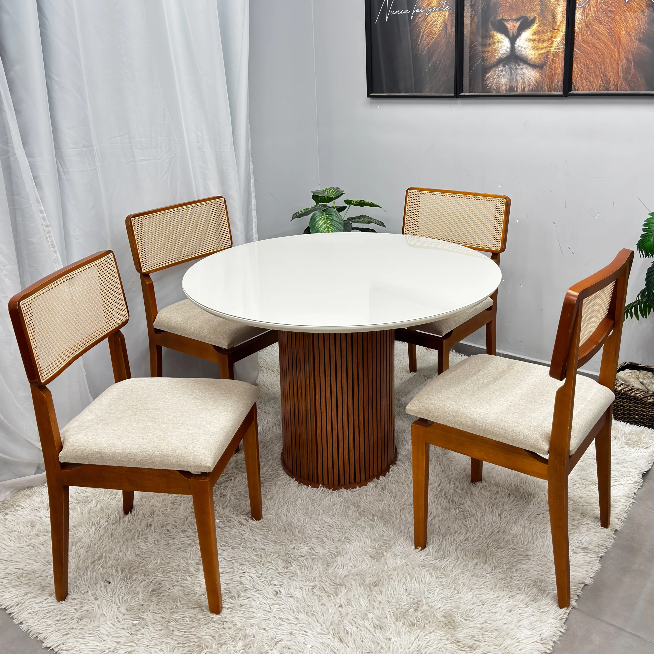 Mesa Dara Redonda Com Vidro 110 x 110 Com 4 Cadeiras Canadá