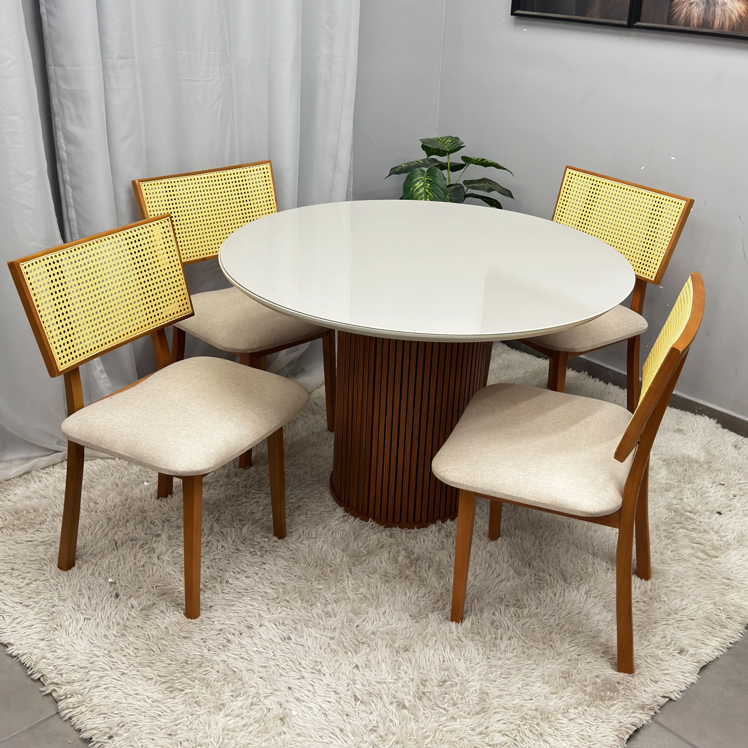 Mesa Dara Redonda Com Vidro 110 x 110 Com 4 Cadeiras Diamante