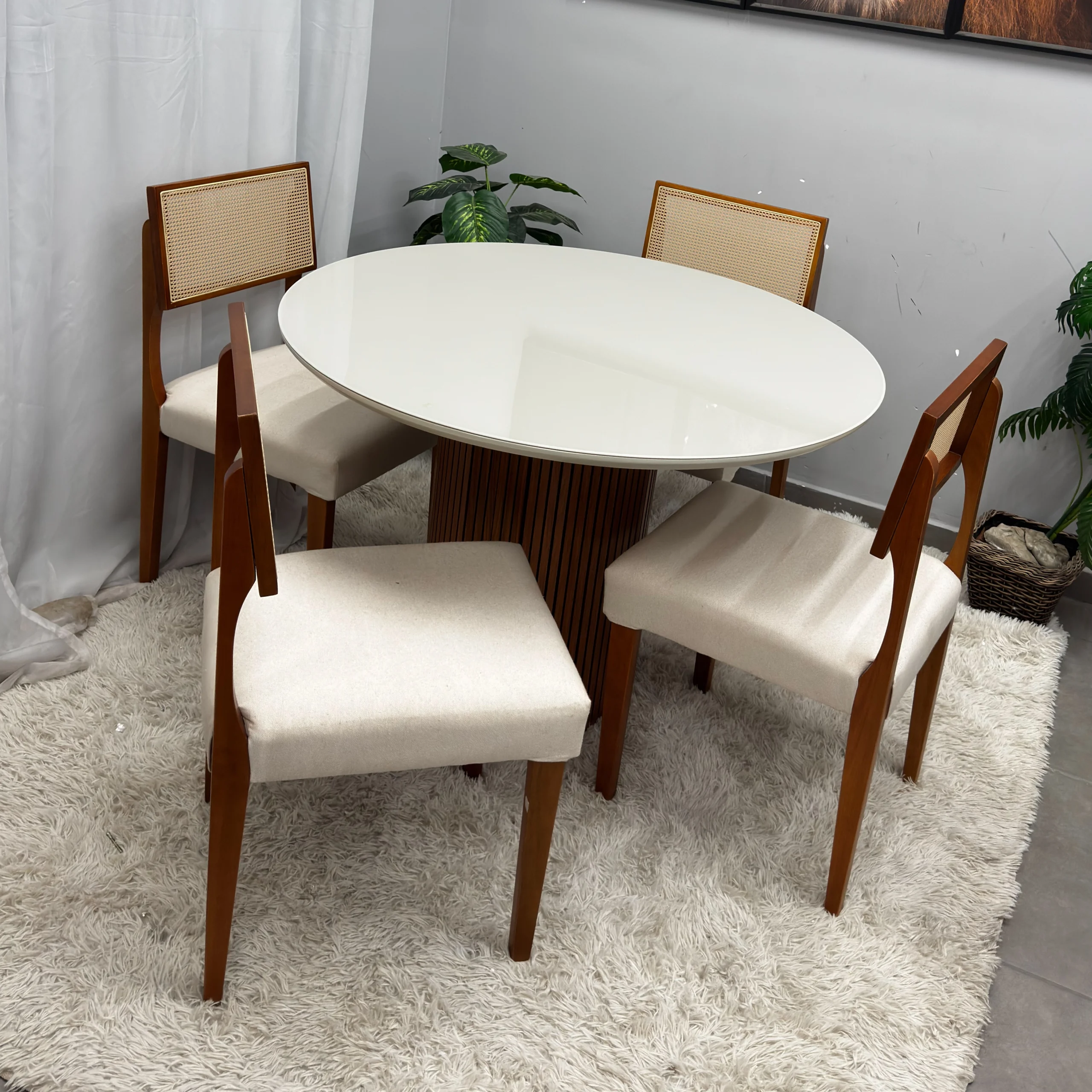 Mesa Dara Redonda Com Vidro 110 x 110 Com 4 Cadeiras Grécia