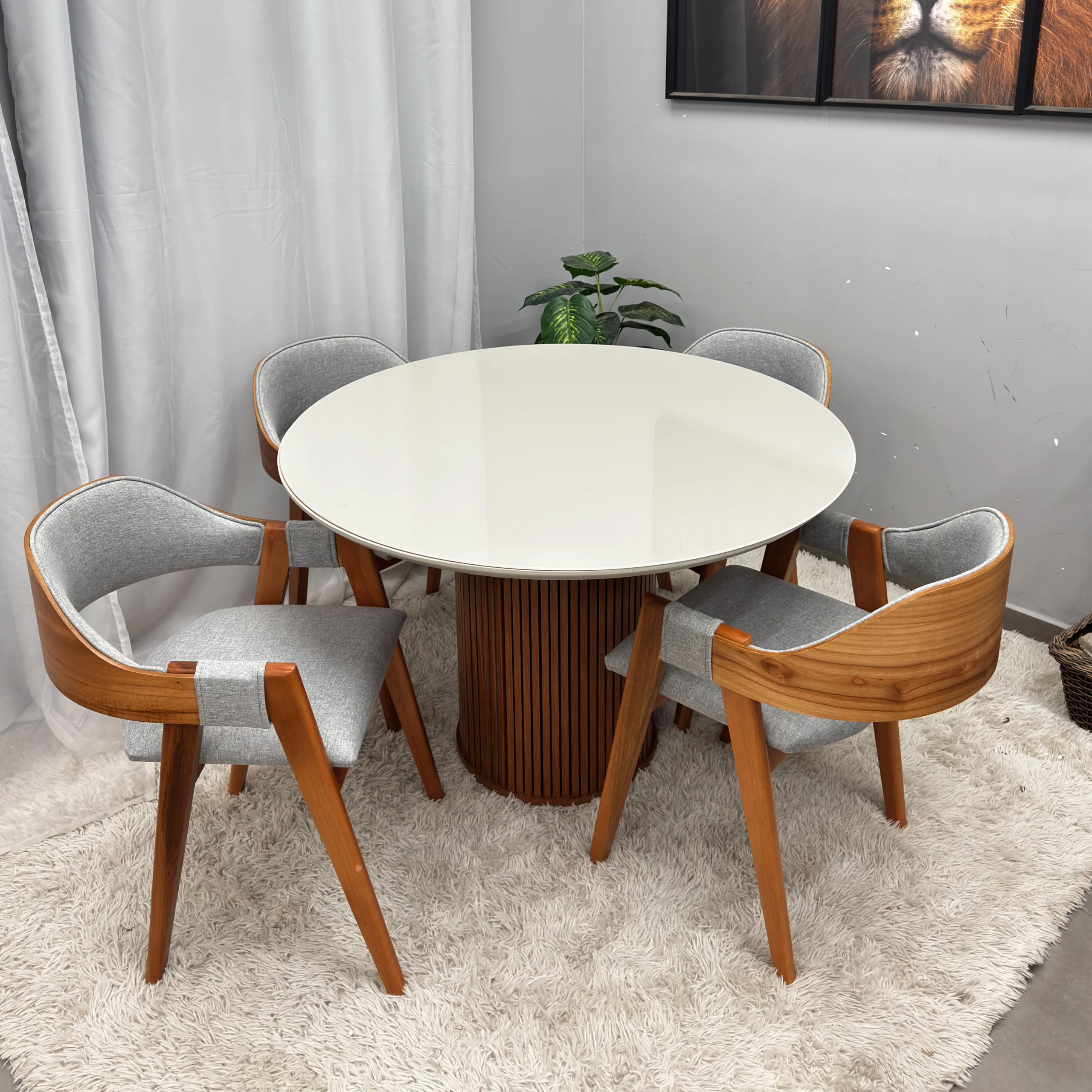 Mesa Dara Redonda Com Vidro 110 x 110 Com 4 Cadeiras Pérola em Linho