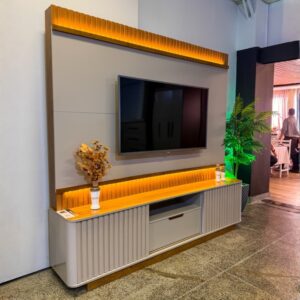 Home até 85″ Atena Off White/Cinamomo – JCM MOVELARIA