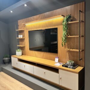 Painel + Rack + Dois Módulos Laterais Ouro Preto Nature/Off White – LINEA BRASIL